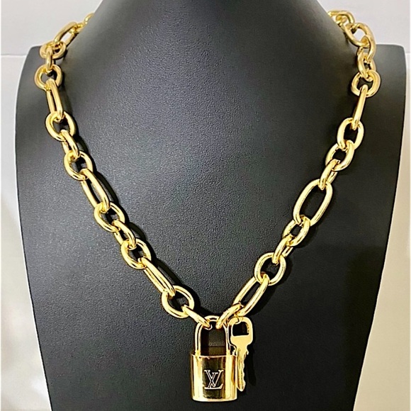 Gold Louis Vuitton Lock Key Necklace, Authentic, Chain Link, Number 317 - Picture 3 of 3